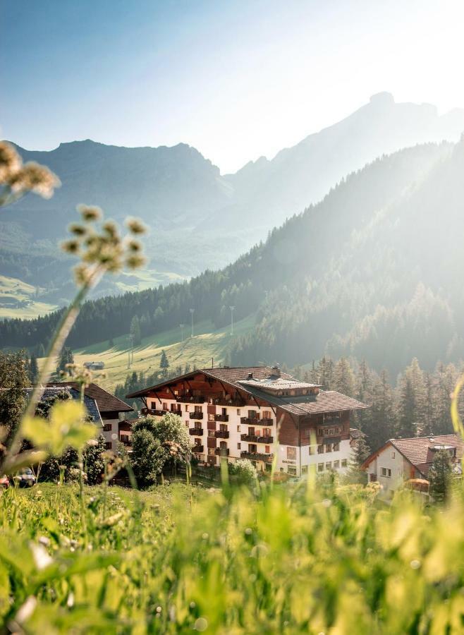 Hotel Dolomiti Ла-Вілла Екстер'єр фото