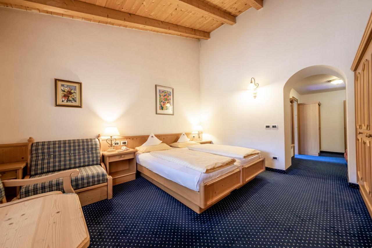 Hotel Dolomiti Ла-Вілла Екстер'єр фото