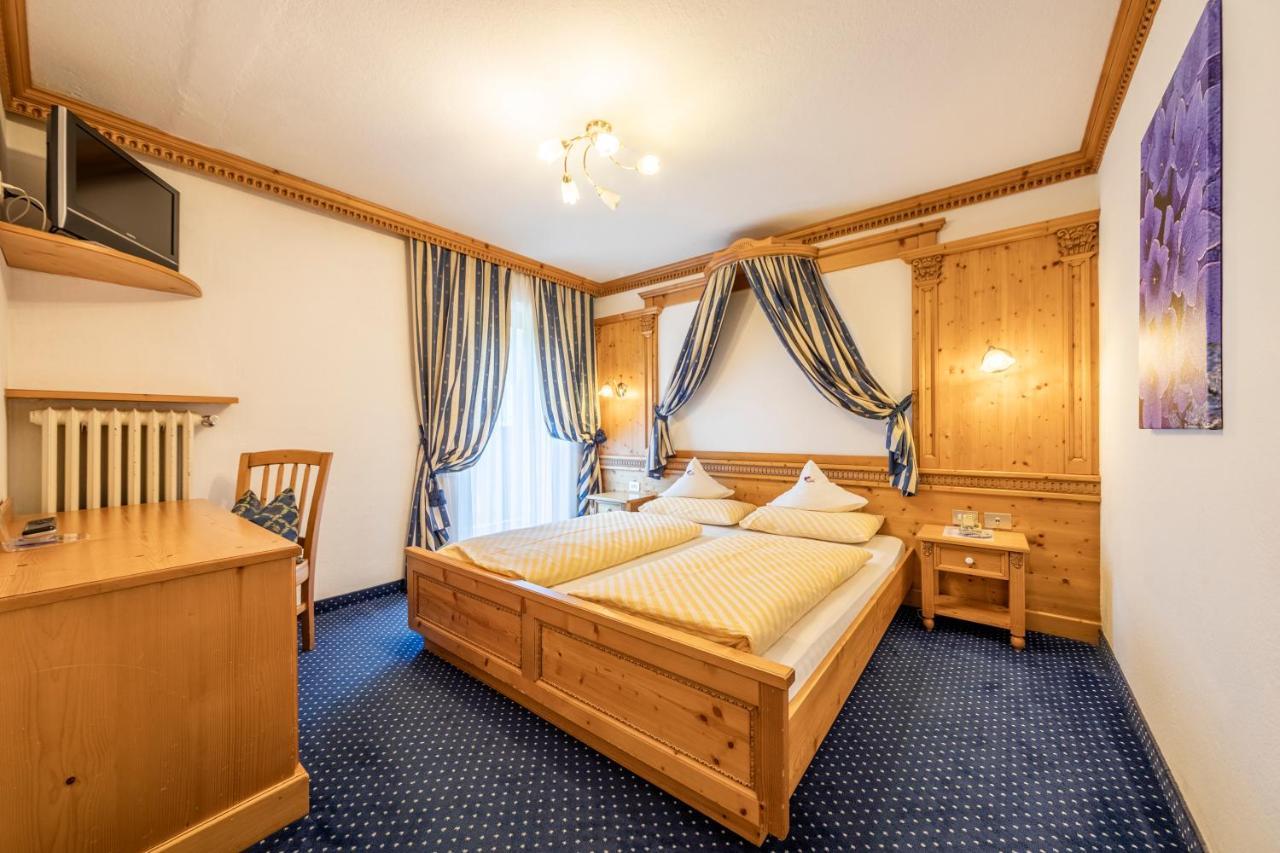 Hotel Dolomiti Ла-Вілла Екстер'єр фото