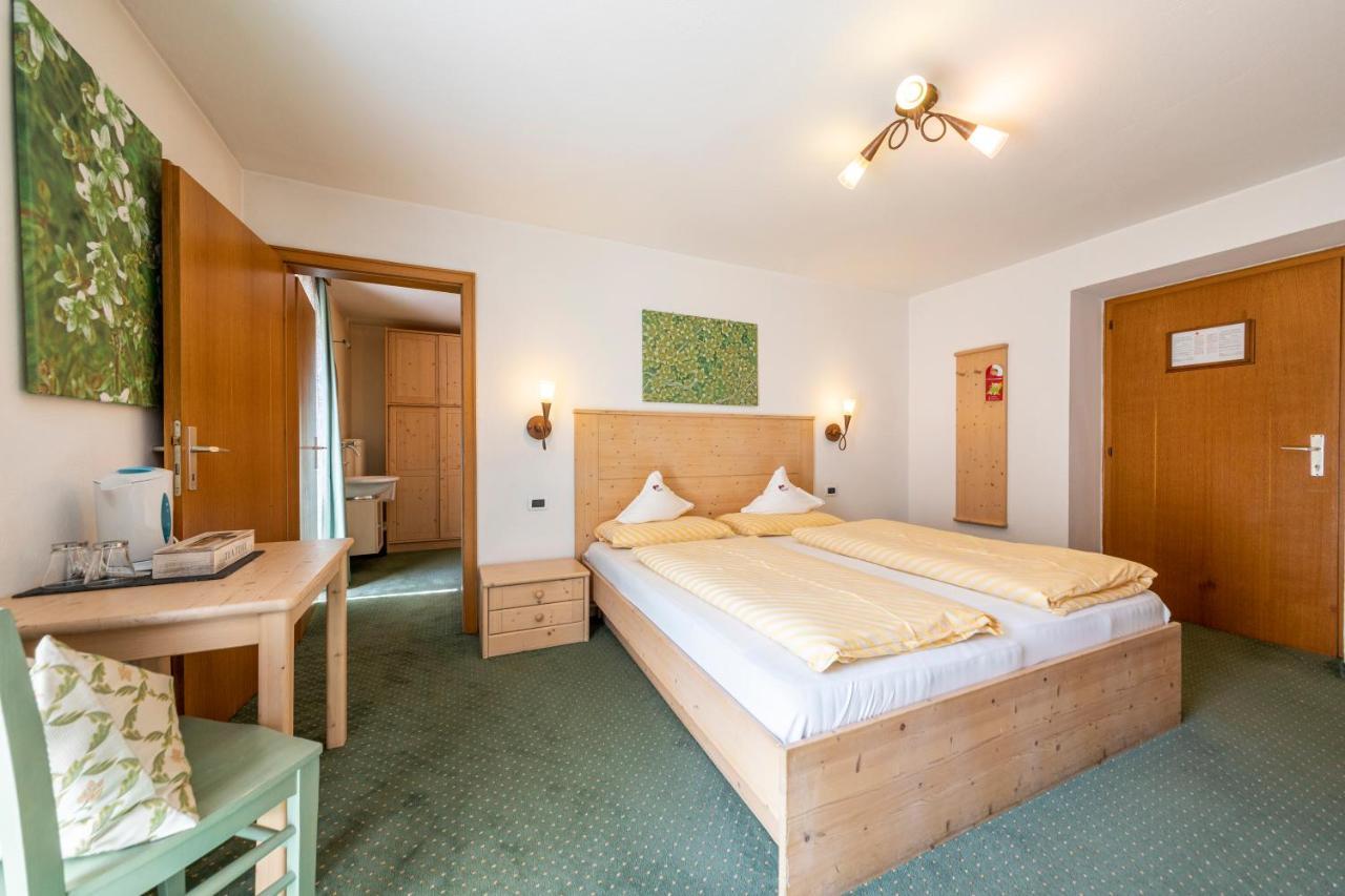 Hotel Dolomiti Ла-Вілла Екстер'єр фото