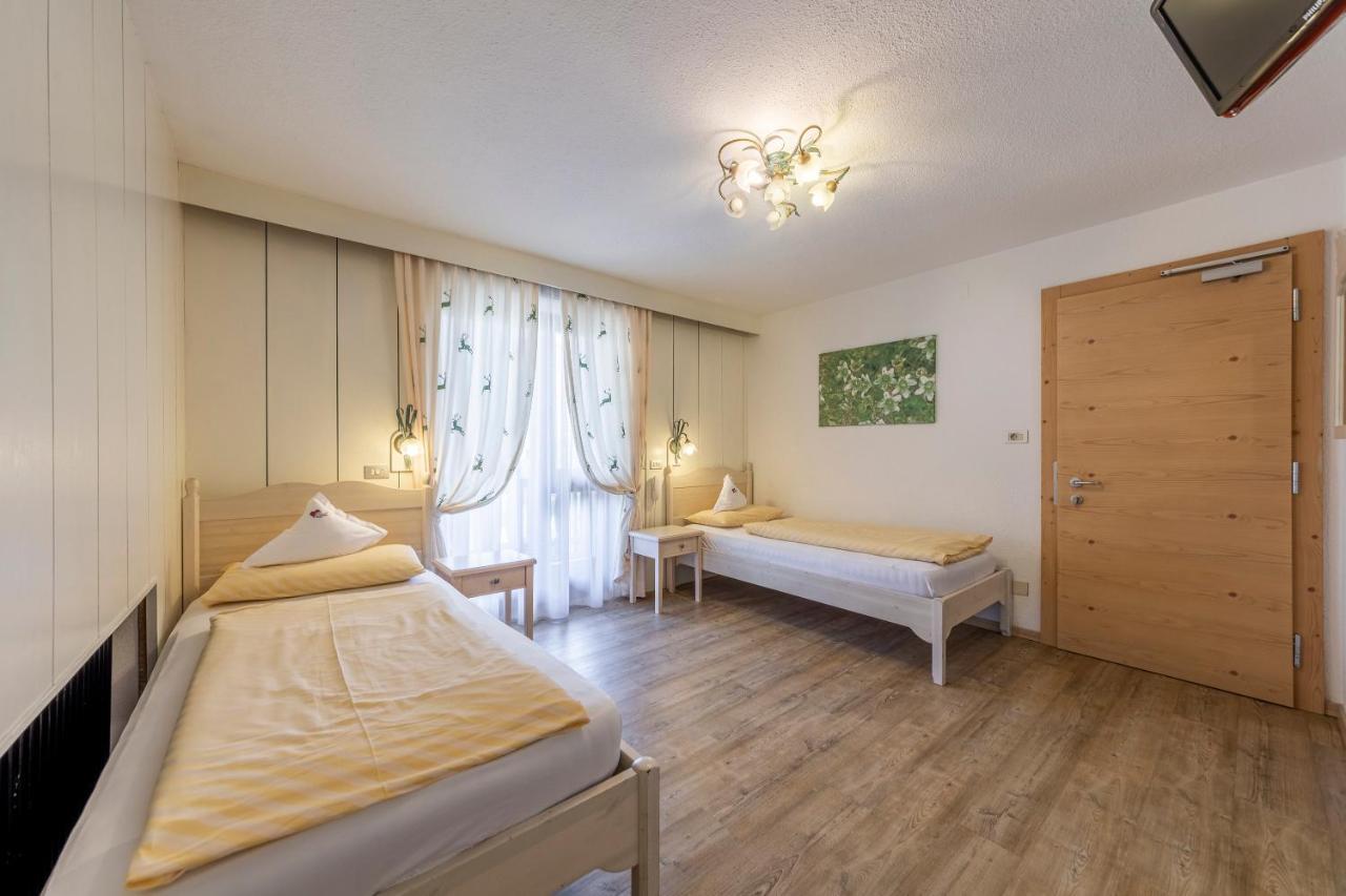 Hotel Dolomiti Ла-Вілла Екстер'єр фото