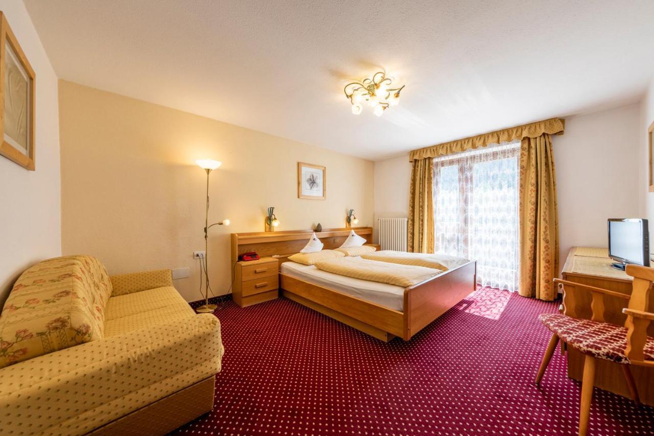 Hotel Dolomiti Ла-Вілла Екстер'єр фото